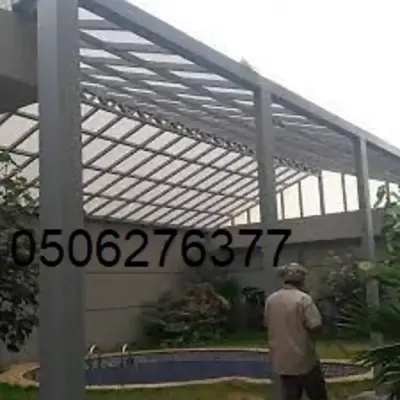 تصميمات مبتكرة لمظلات الممرات الخارجية في جدة