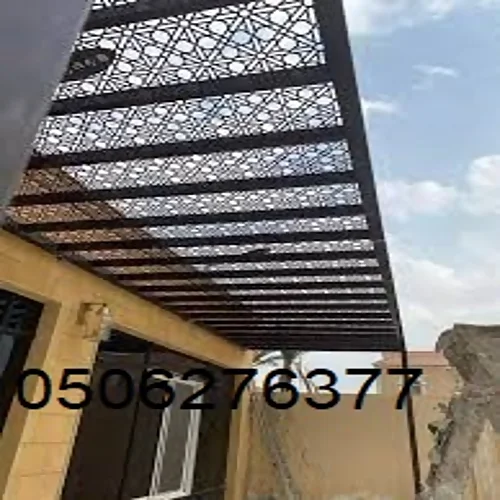 المظلات الخشبية الدافئة فى جدة