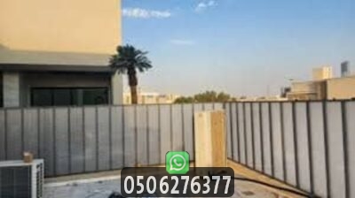 فني تركيب سواتر للأحواش والأسطح بتصاميم عصرية