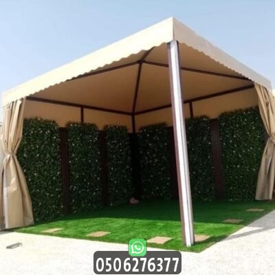 فني تركيب مظلات للحدائق والاستراحات